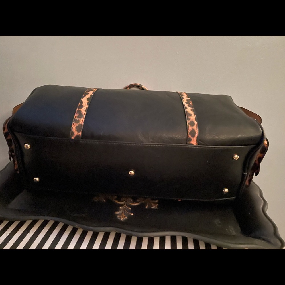 Leopard Duffle Bag - Picture 8 of 11